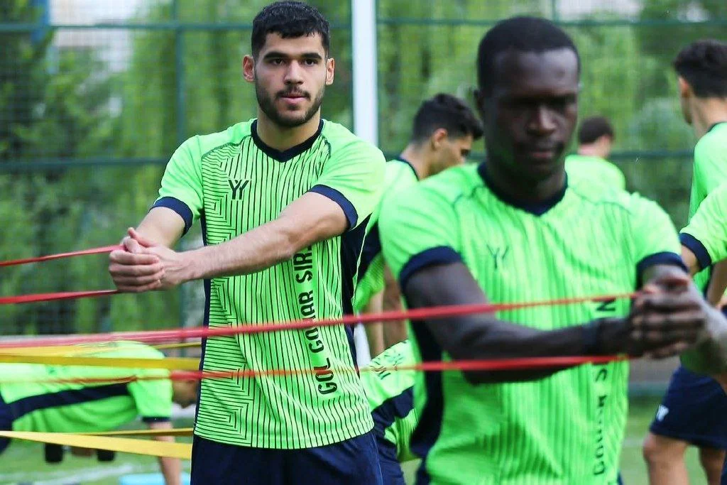 پیشنهاد پرسپولیس تکذیب نشد؛ زارع: بازی در تیم‌های بزرگ حس خوبی دارد